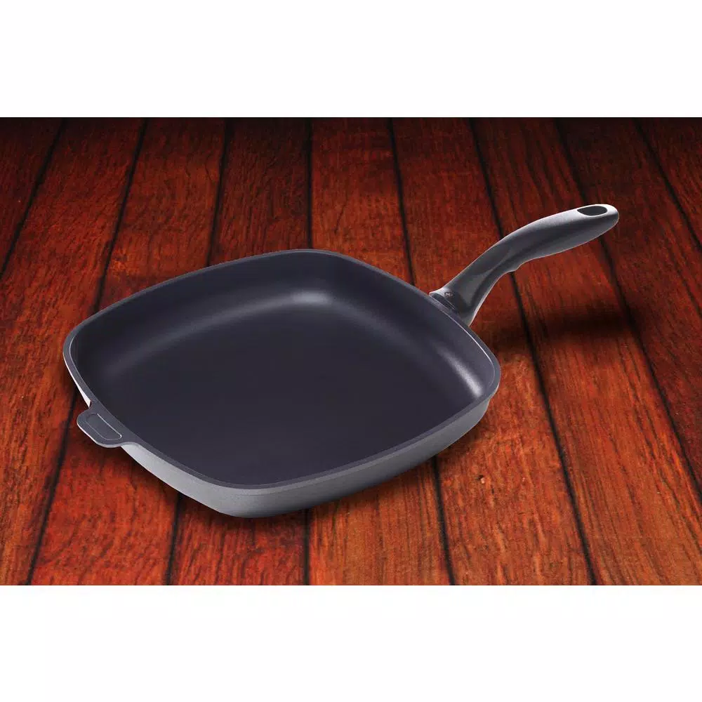 Swiss Diamond Classic Series 11 in. Cast Aluminum Nonstick Square Frying Pan, Gray