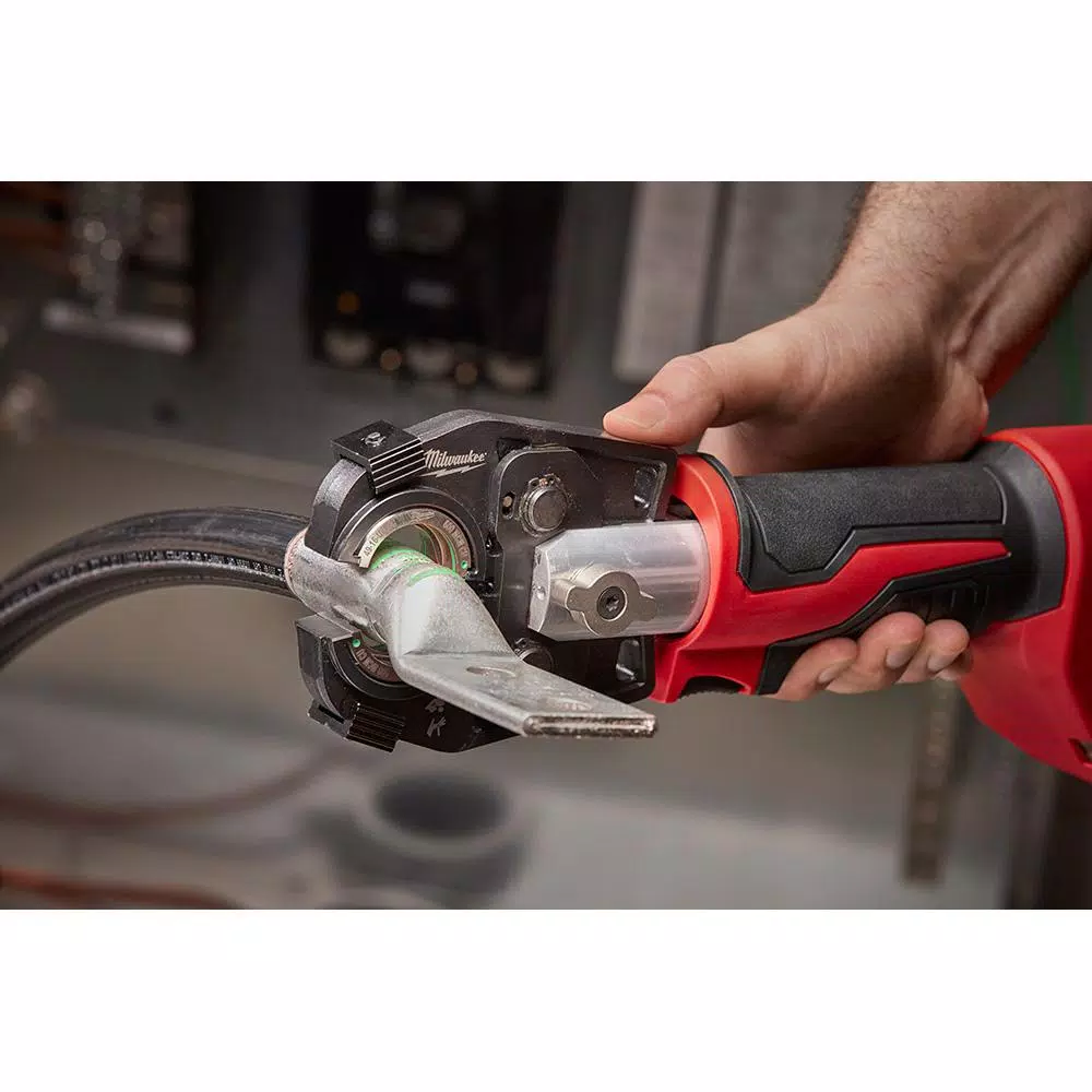Milwaukee M18 FORCE LOGIC 600 MCM Cordless Crimper Kit with (2) 2.0Ah Batteries and Charger