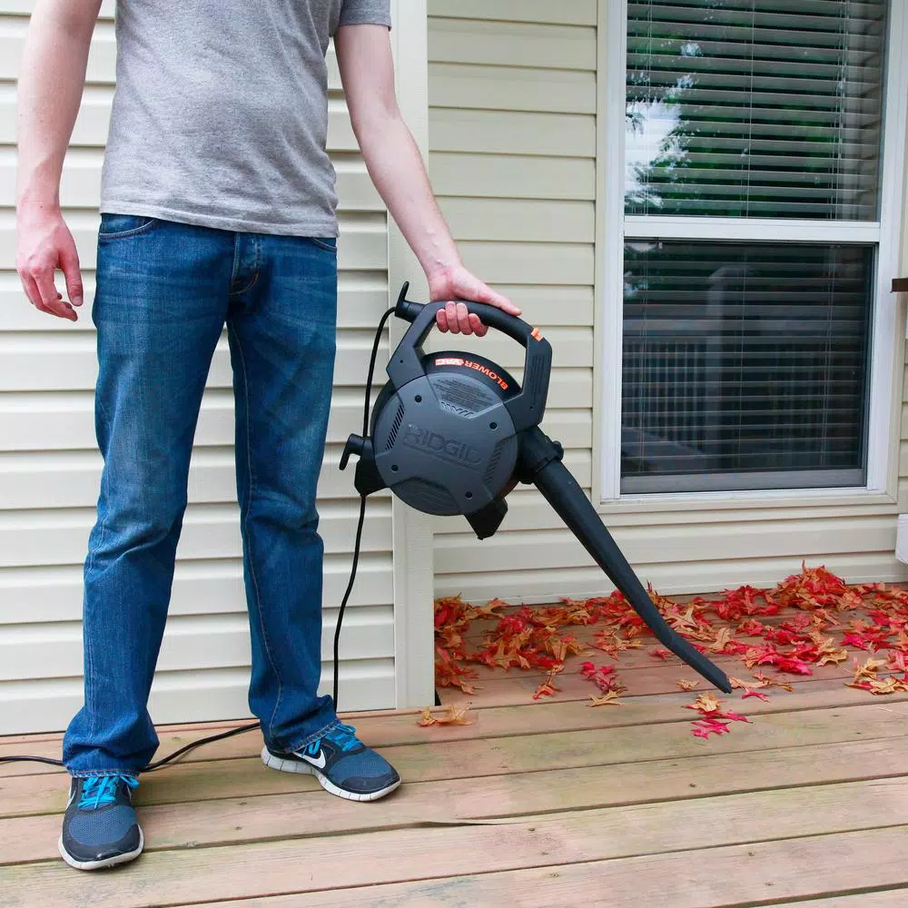 RIDGID 4 Gal. 6.0 Peak HP Wet/Dry Vacuum with Detachable Handheld Blower