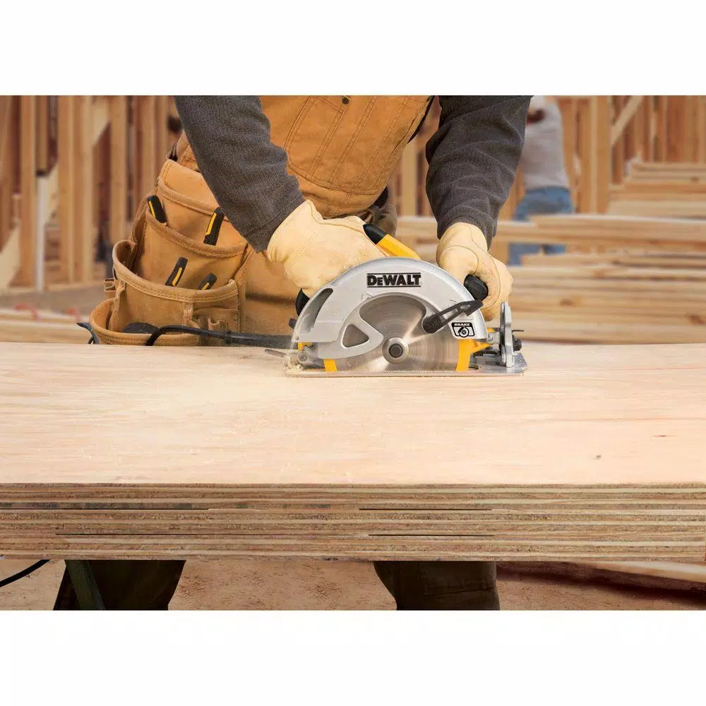 DEWALT 15 Amp 7-1/4 in. Lightweight Corded Circular Saw with Electric Brake