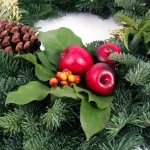 VAN ZYVERDEN 24 in. Live Fresh Cut Pacific Northwest Christmas Wreath with Noble Fir and Incense Cedar thumbnail 3