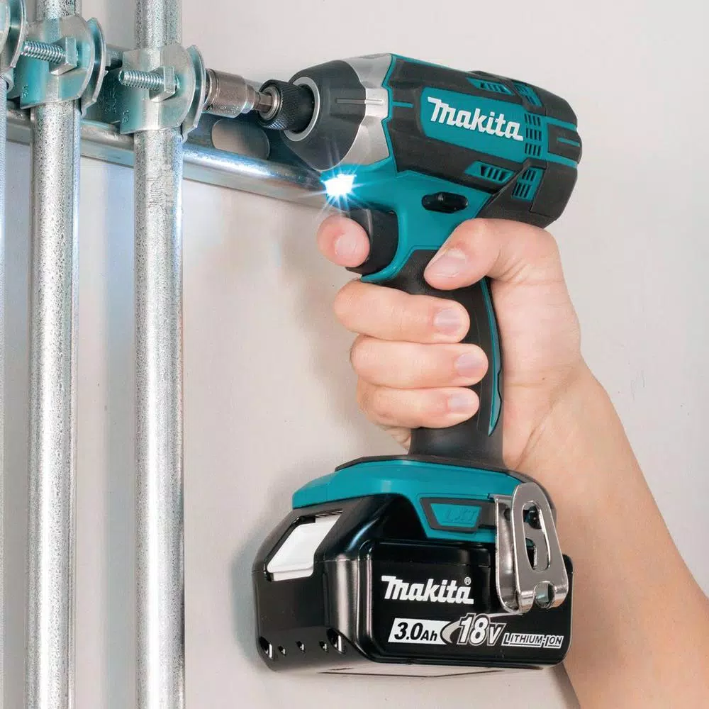 Makita 18V LXT Lithium-Ion Cordless 7-Piece Combo Kit (3.0Ah)