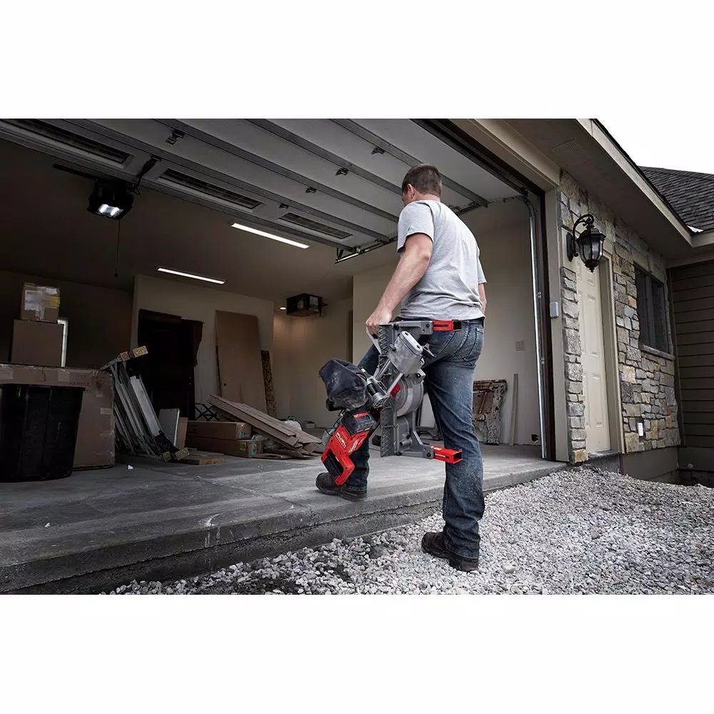 Milwaukee M18 FUEL 7-1/4 in. Dual Bevel Sliding Compound Miter Saw Kit
