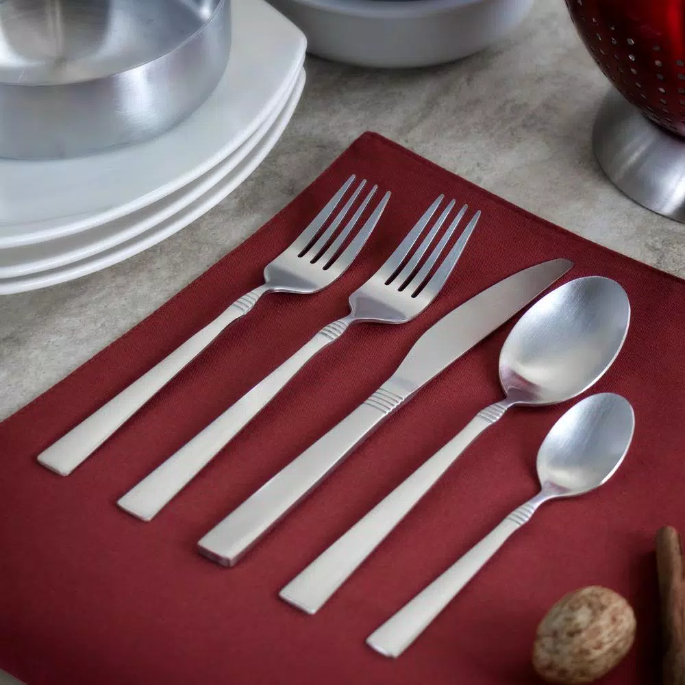 MegaChef Cravat 20-Piece Matte Silver Stainless Steel Flatware Set, Service for 4