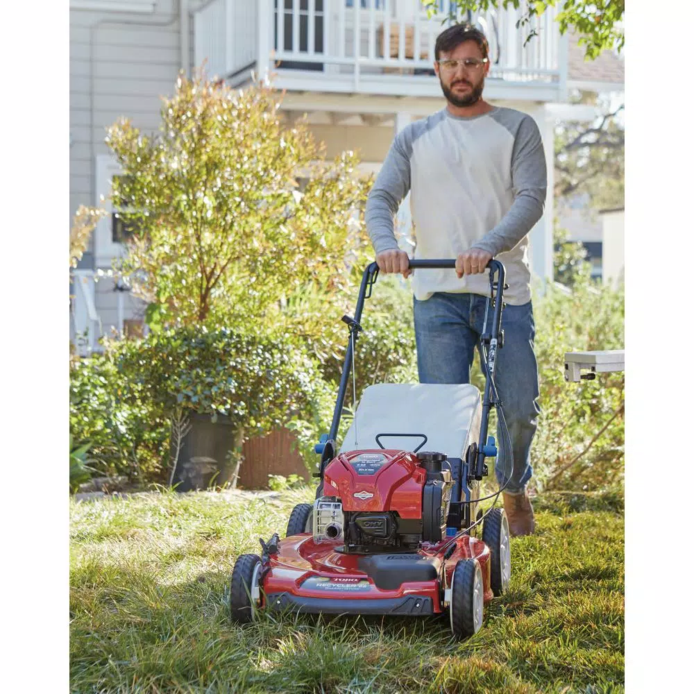 Toro Recycler 22 in. SmartStow Self-Propelled Gas Lawn Mower with Briggs & Stratton Engine