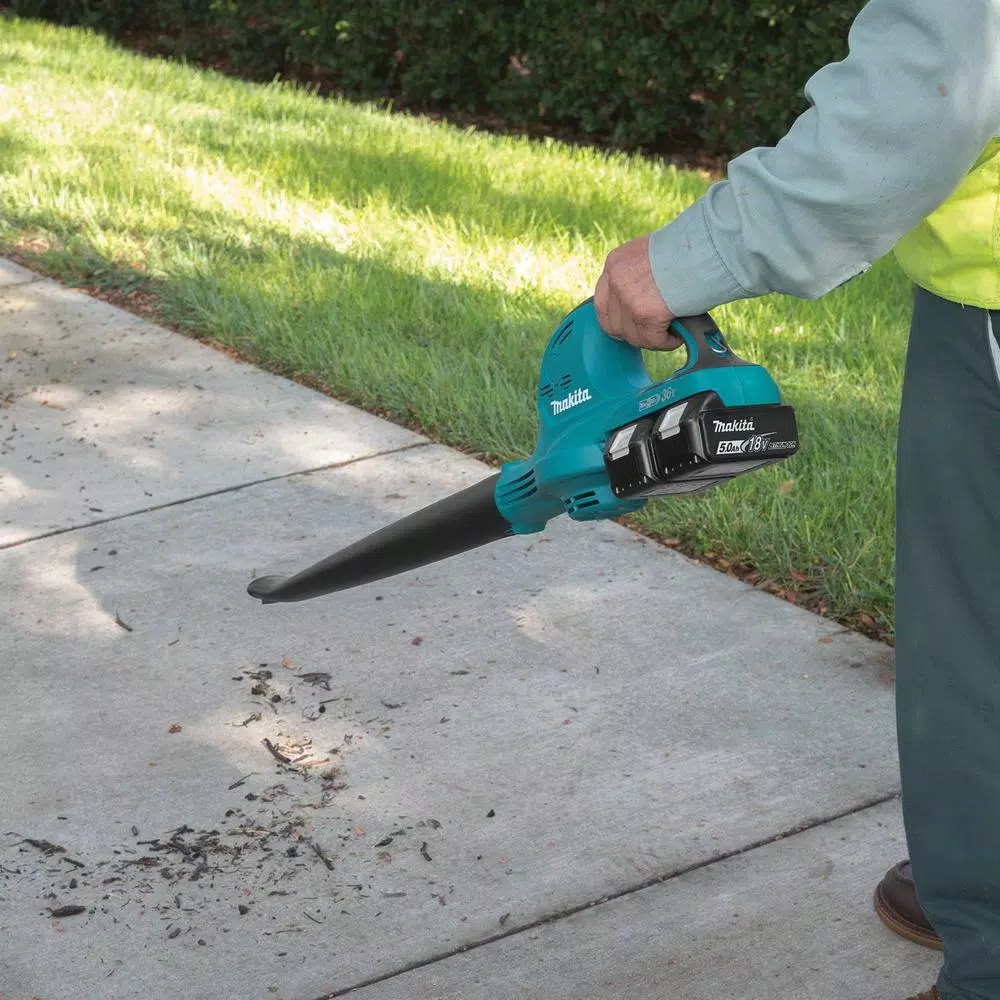 Makita 36V (18V x2) LXT Lithium-Ion Cordless Blower Kit with (2) 5.0Ah Batteries and Dual Port Charger