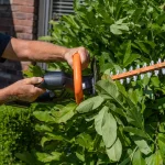 Scotts 20V Cordless 22 in. Hedge Trimmer Kit with 2.0Ah Battery and Fast Charger thumbnail 7