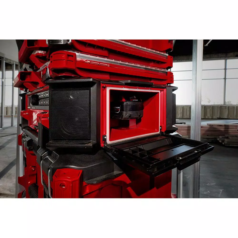 Milwaukee M18 PACKOUT Radio/Speaker with Built-In Charger and PACKOUT Dolly Utility Cart Bundle
