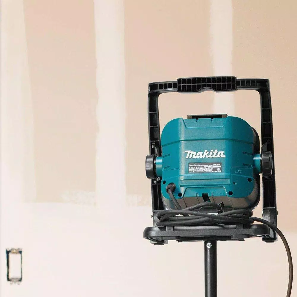 Makita 18V LXT Cordless/Corded LED Flood Light, 750 Lumens, DML805