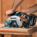 Makita 18V LXT Brushless 6-1/2 in. Cordless Circular Saw Kit with 5.0Ah Battery & Charger thumbnail 3