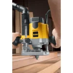 DEWALT DW621 2 HP Electronic Variable Speed Plunge Router thumbnail 5