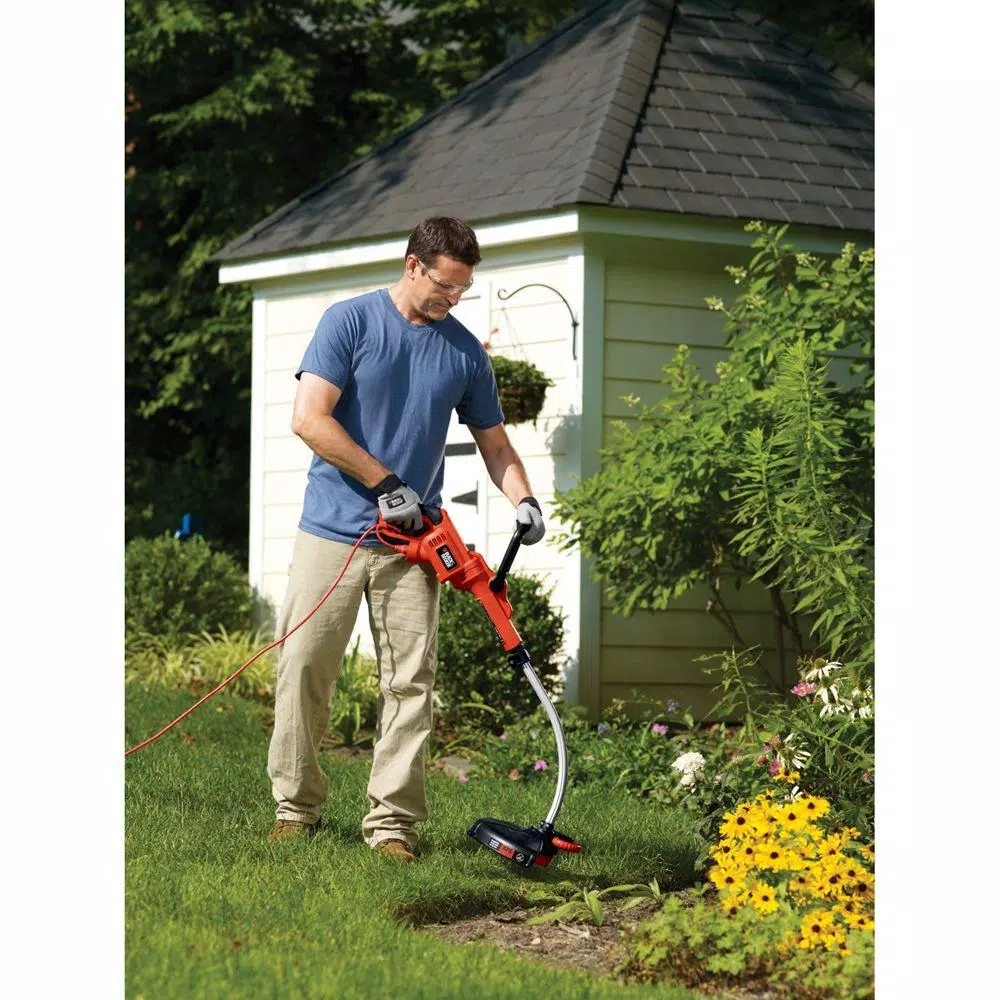 BLACK+DECKER GH3000 7.5 Amp Corded Electric 2-in-1 String Trimmer and Lawn Edger