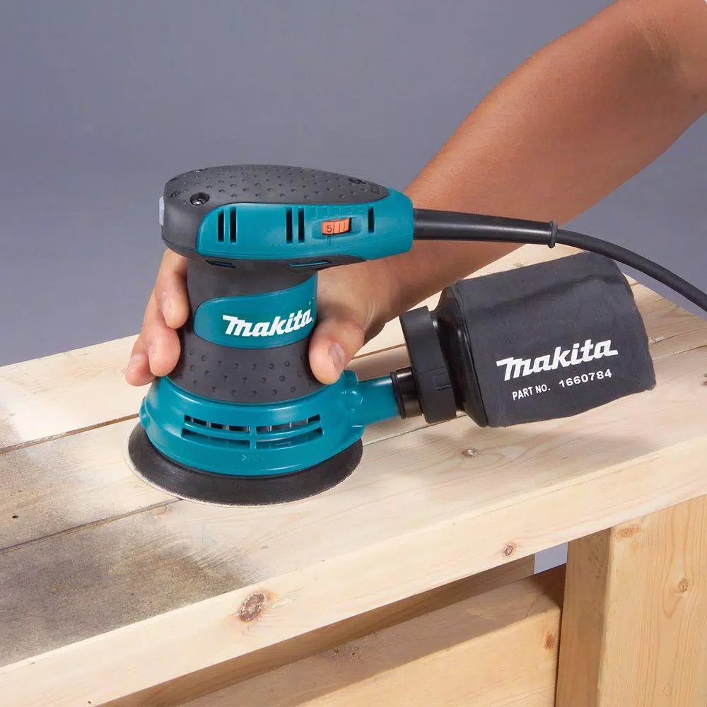 Makita BO5031K 5 in. Corded Random Orbital Sander with Variable Speed and Tool Case
