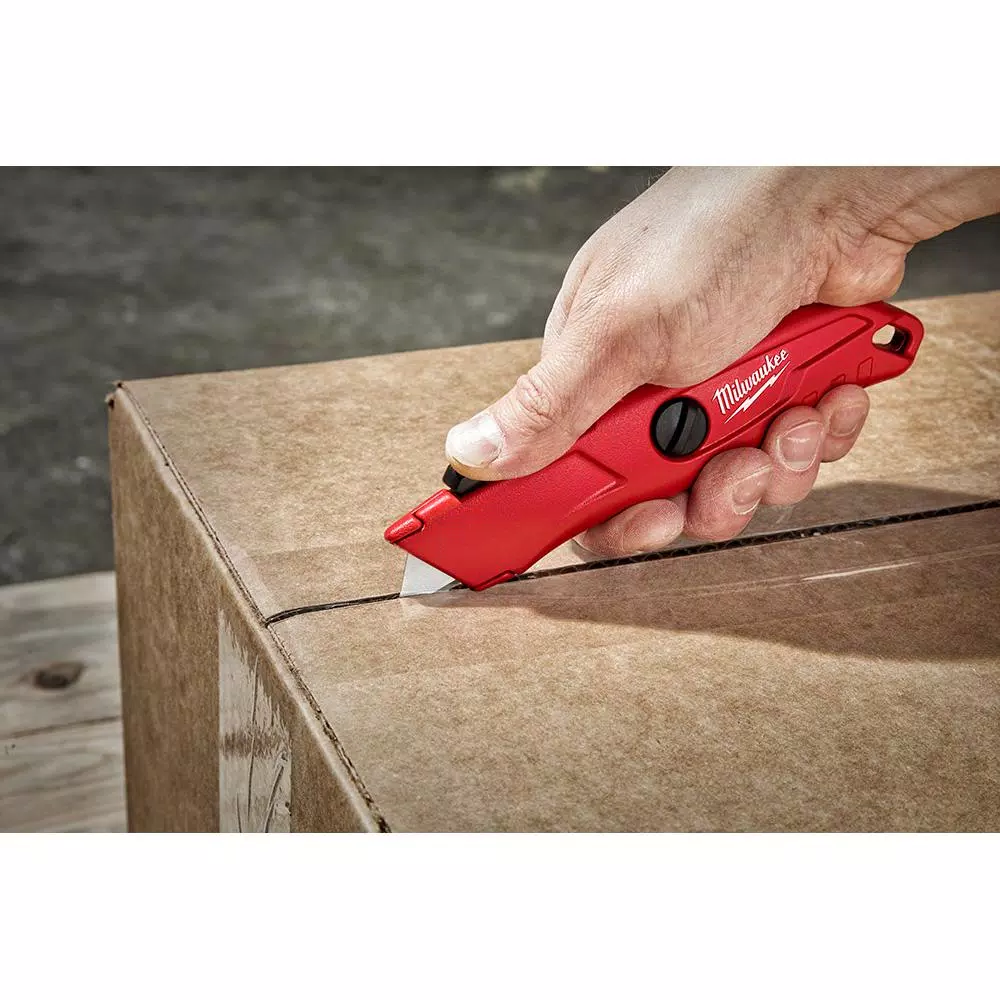 Milwaukee Self-Retracting Utility Knife with Tool-Free Blade Change and On-Board Storage