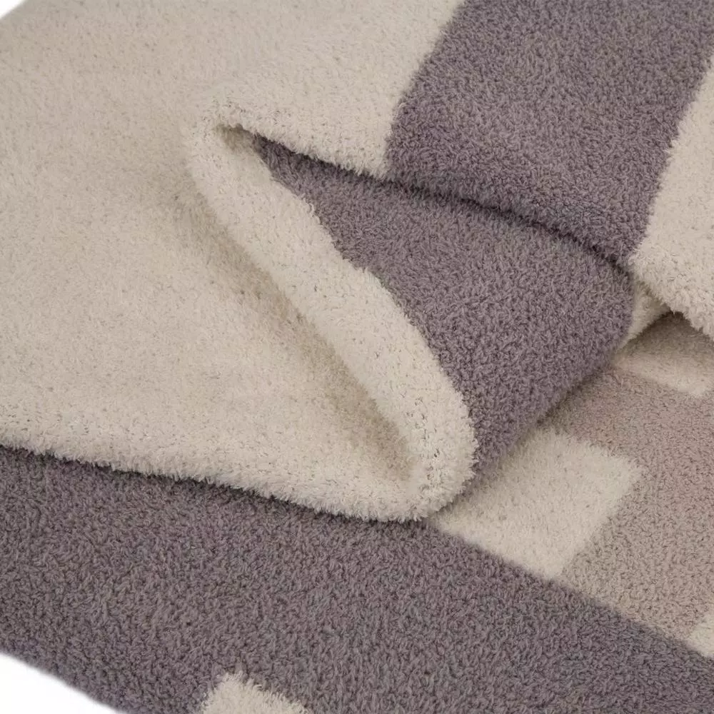 Glitzhome Modern Geometric Pattern Knitted Feather Yarn Throw Blanket, 60 x 50 in