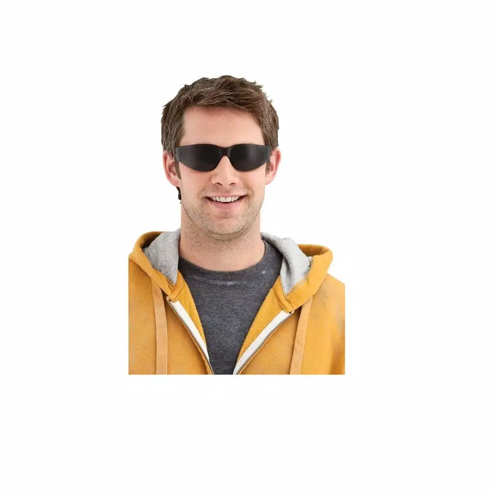 3M Outdoor Safety Glasses with Gray Tinted Scratch-Resistant Lenses, Gray Frame (Case of 20)