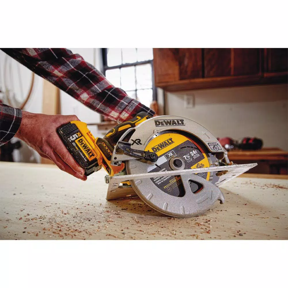 DEWALT 20V MAX XR Cordless Brushless 7-1/4 in. Circular Saw Kit with (2) 5.0 Ah Batteries and Charger