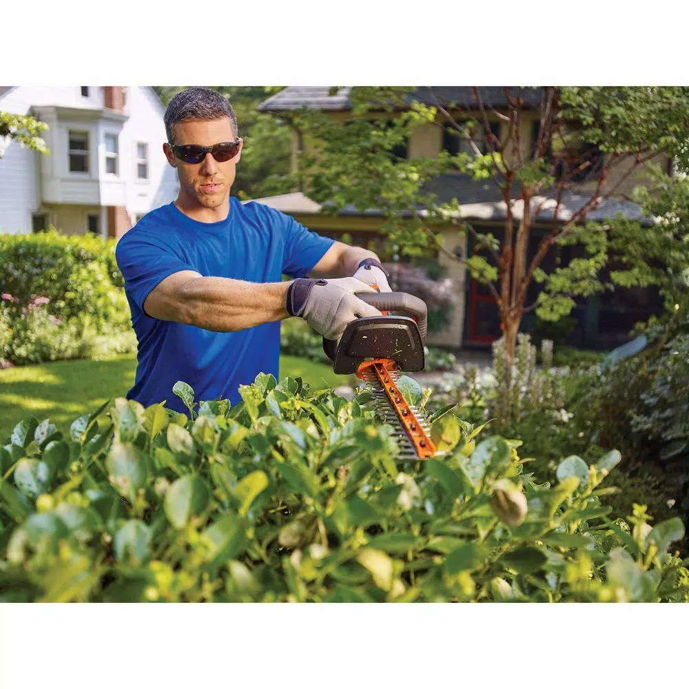 BLACK+DECKER 40V MAX Cordless POWERCUT Hedge Trimmer with 1.5 Ah Battery and Charger, 24 in.