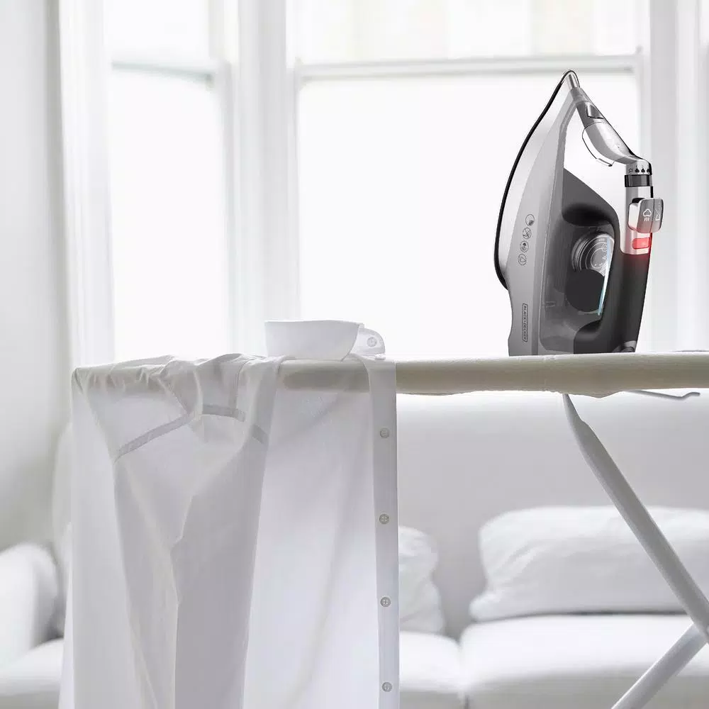 BLACK+DECKER Allure Professional Steam Iron with Dynamic Steam Technology, 1600W, Stainless Steel Soleplate