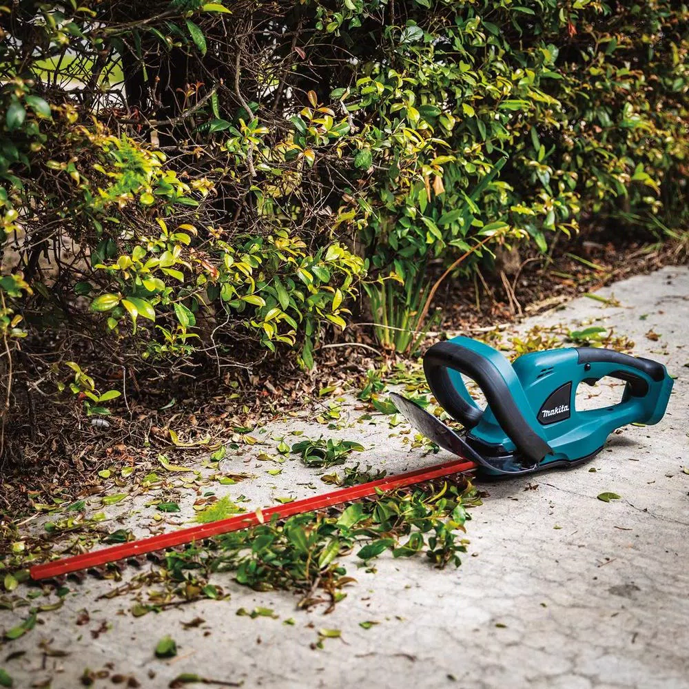 Makita 18V LXT Lithium-Ion Cordless 22 in. Hedge Trimmer (Tool Only)