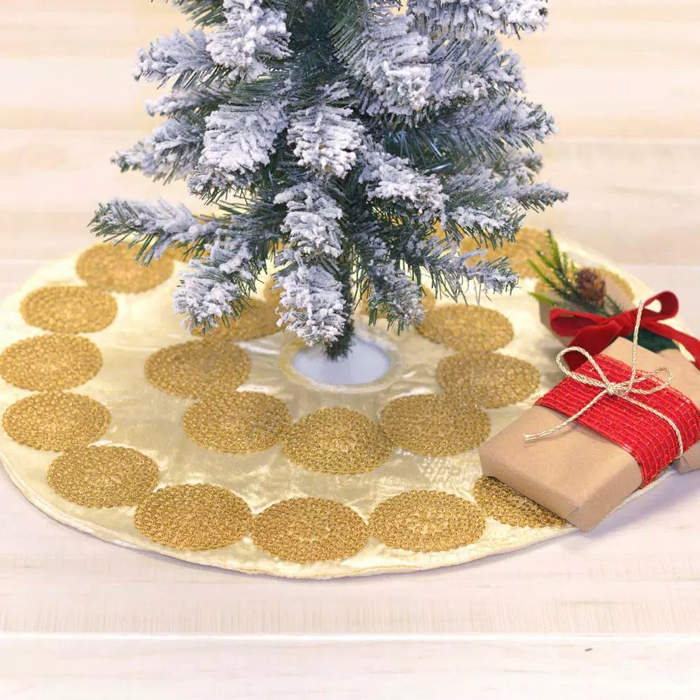 VHC Brands Creme Memories 21 in. Vanilla Velvet Christmas Tree Skirt with Gold Trim