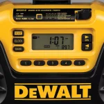 DEWALT 7.2V - 18V Heavy-Duty Worksite Radio and Charger thumbnail 3