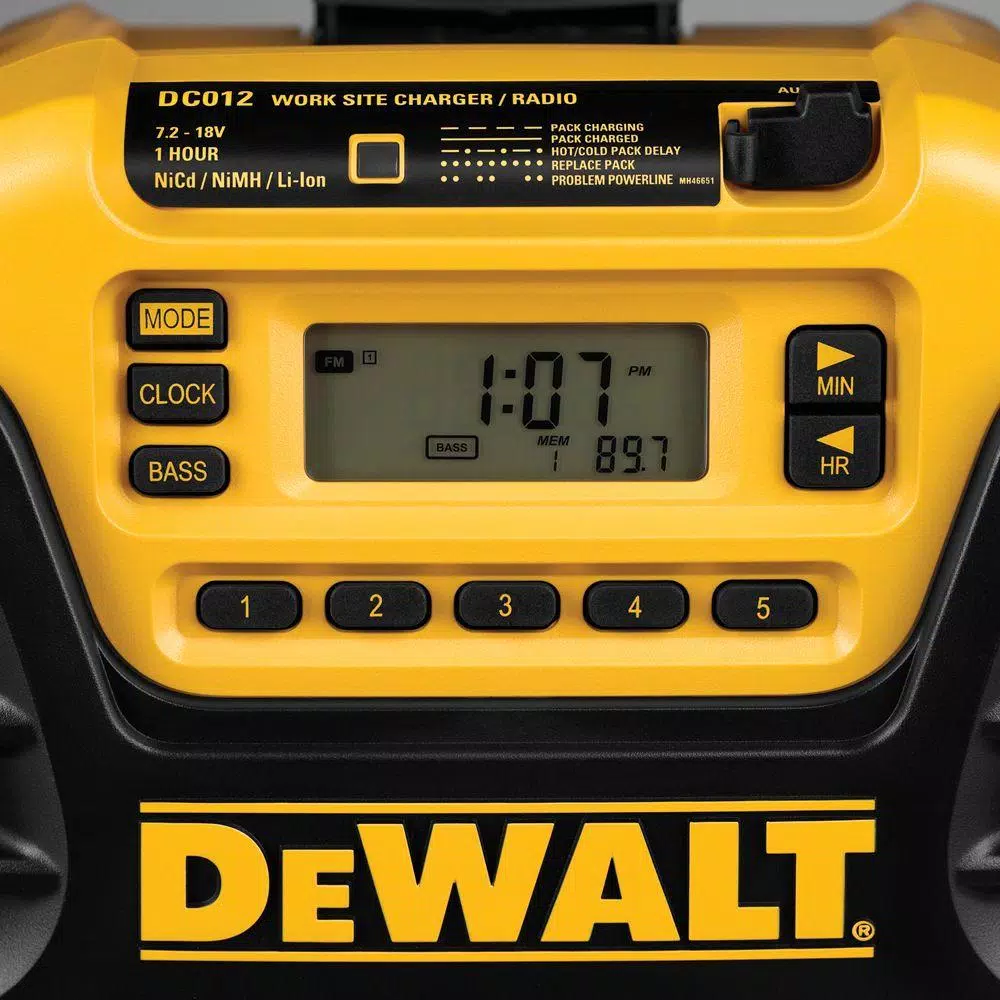 DEWALT 7.2V - 18V Heavy-Duty Worksite Radio and Charger