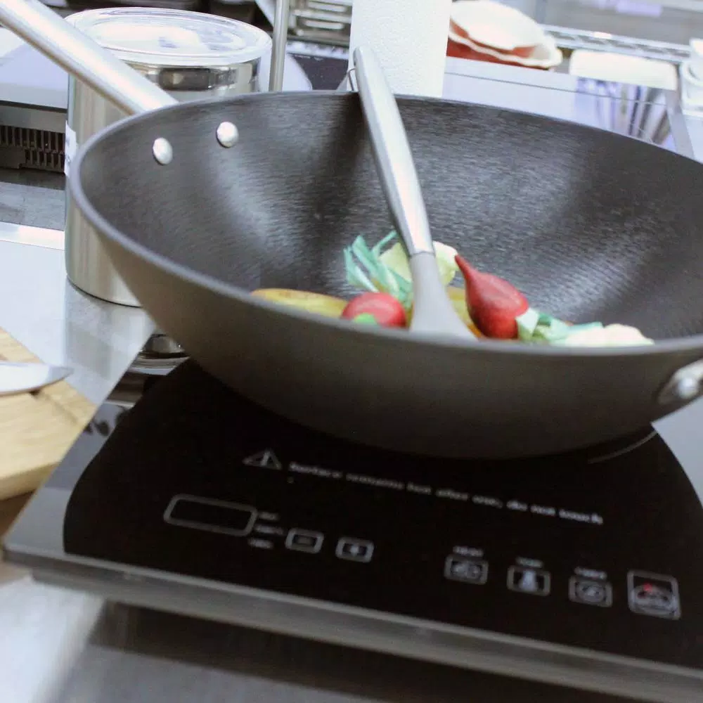BergHOFF Geminis 13.5 in. Spun Cast Iron Wok with 3-Layer Non-Stick Ceramic Coating
