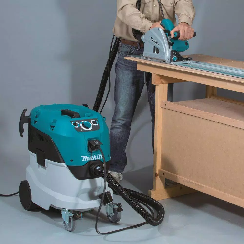 Makita 11 Gal. Wet/Dry HEPA Filter Dust Extractor Vacuum VC4210L