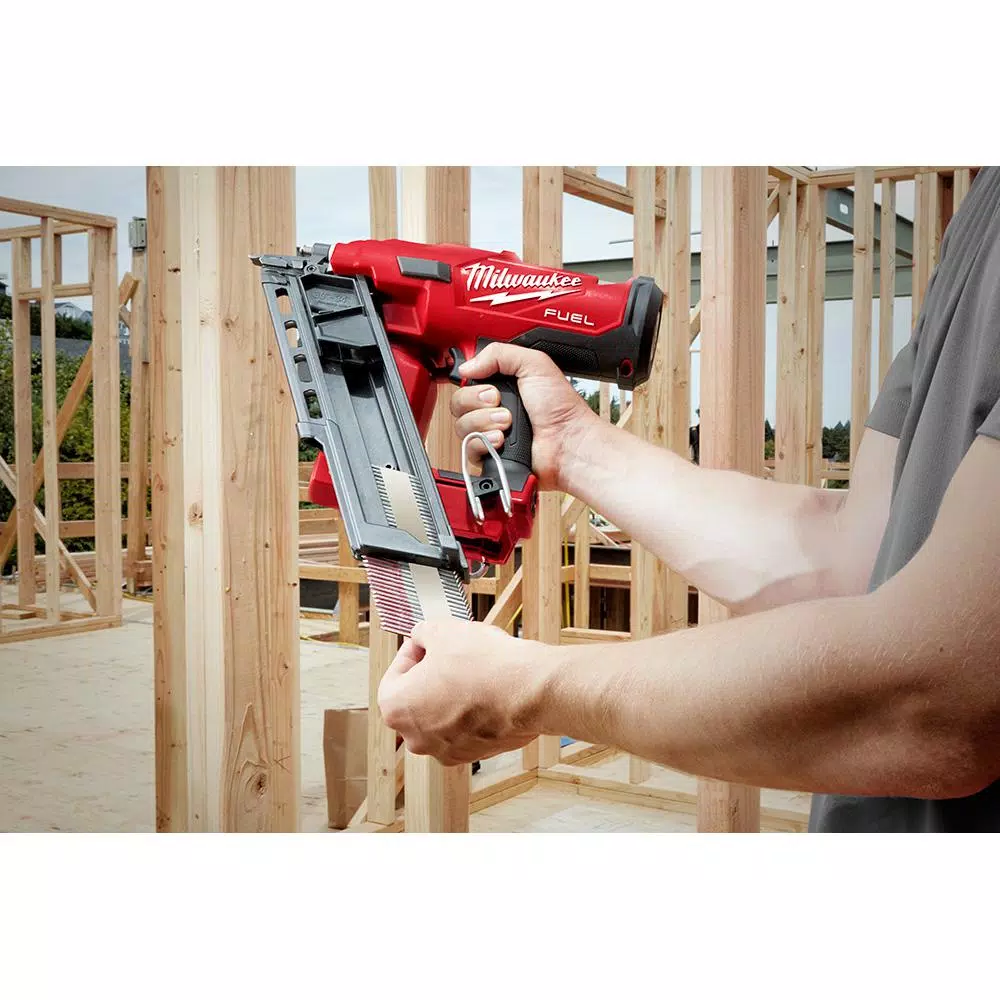 Milwaukee M18 FUEL 3-1/2 in. 30-Degree Cordless Framing Nailer Kit with Performance Safety Glasses