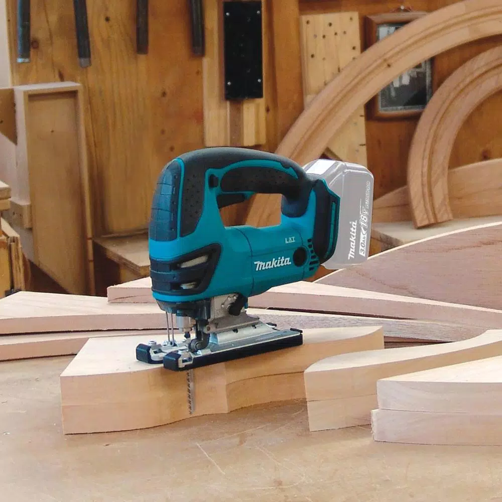 Makita 18V LXT Lithium-Ion Battery & Rapid Optimum Charger Starter Pack with Bonus Cordless Jig Saw