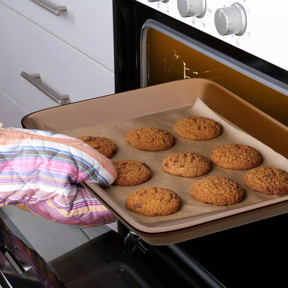 NutriChef 2-Piece Nonstick Carbon Steel Baking Sheet Set, Large and Medium Gold Pans