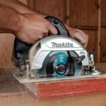 Makita 18V LXT Sub-Compact Brushless 6-1/2" Cordless Circular Saw Kit (2.0 Ah) thumbnail 2
