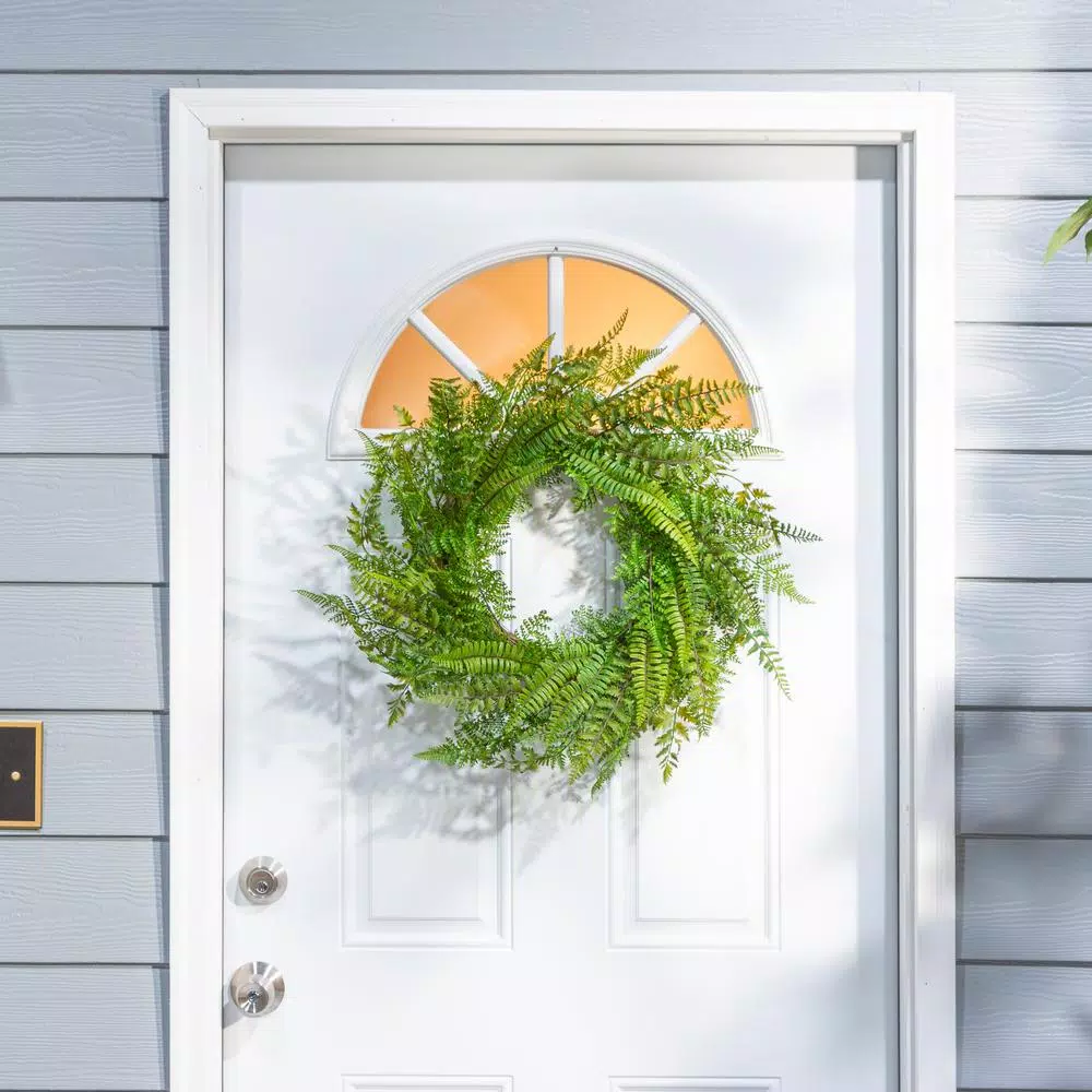 Gerson International 26 in. Artificial Fern Leaf Wreath - Green Woodland Home Decor