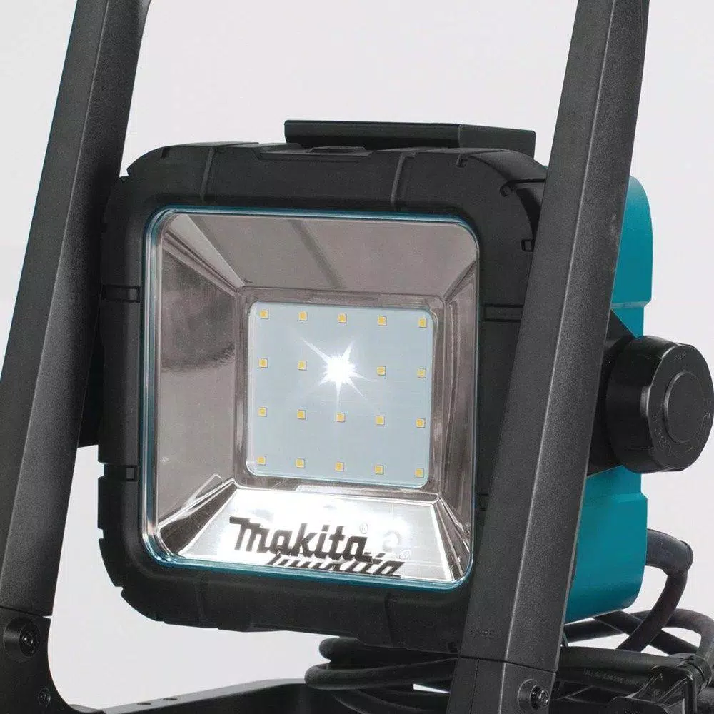 Makita 18V LXT Cordless/Corded LED Flood Light, 750 Lumens, DML805