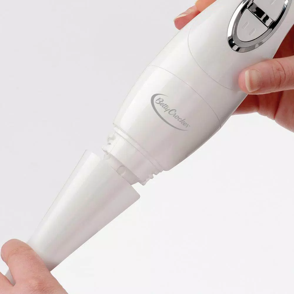 Betty Crocker 2-Speed White Immersion Blender with 600 ml Beaker and Stainless Steel Blade