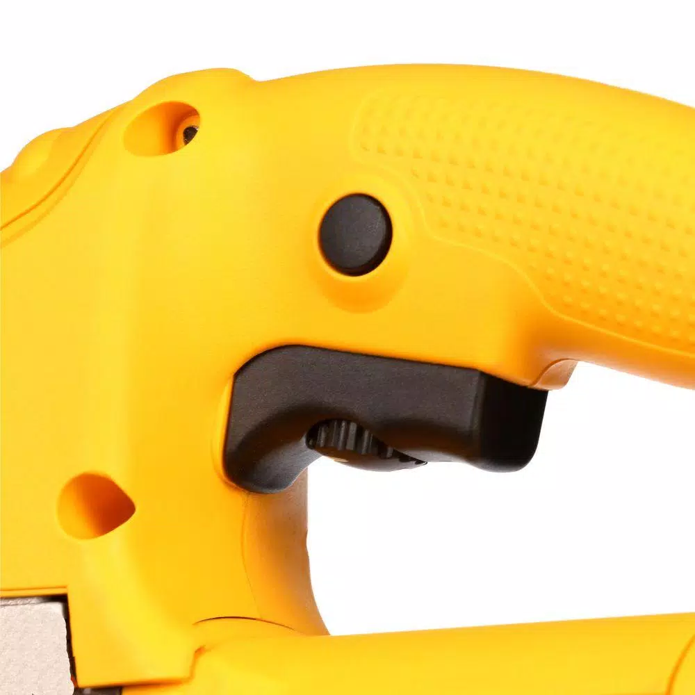 DEWALT 5.5 Amp Corded Jig Saw Kit with Carrying Bag