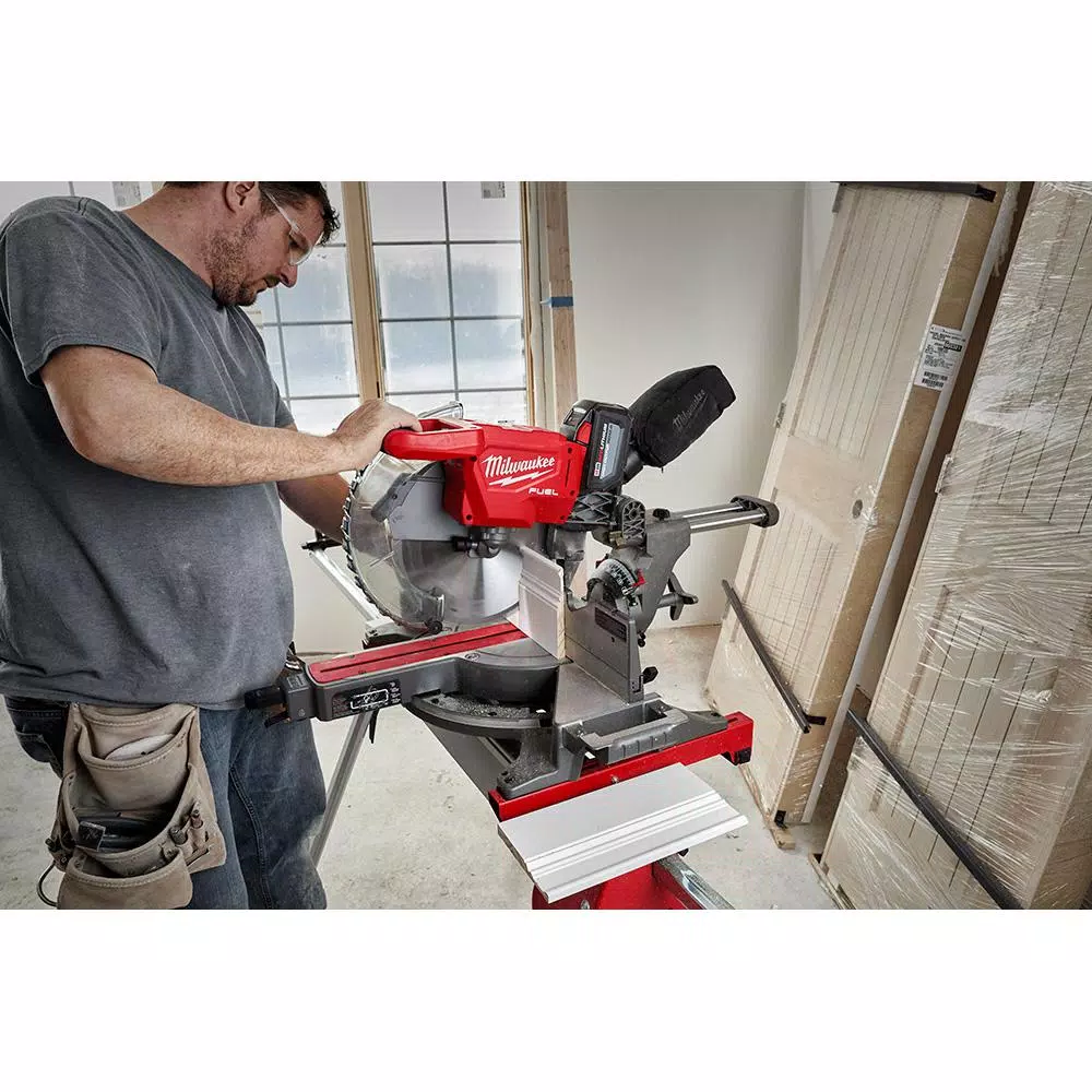 Milwaukee M18 FUEL 12 in. Dual Bevel Sliding Compound Miter Saw Kit with 8.0 Ah Battery