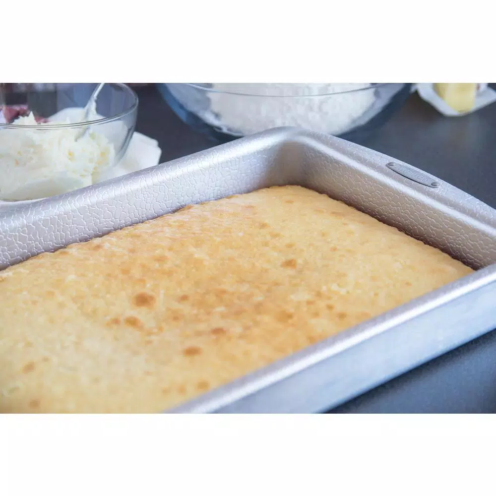 Unbranded 9 x 13 in. Aluminum Rectangle Cake Pan with Pebble Pattern