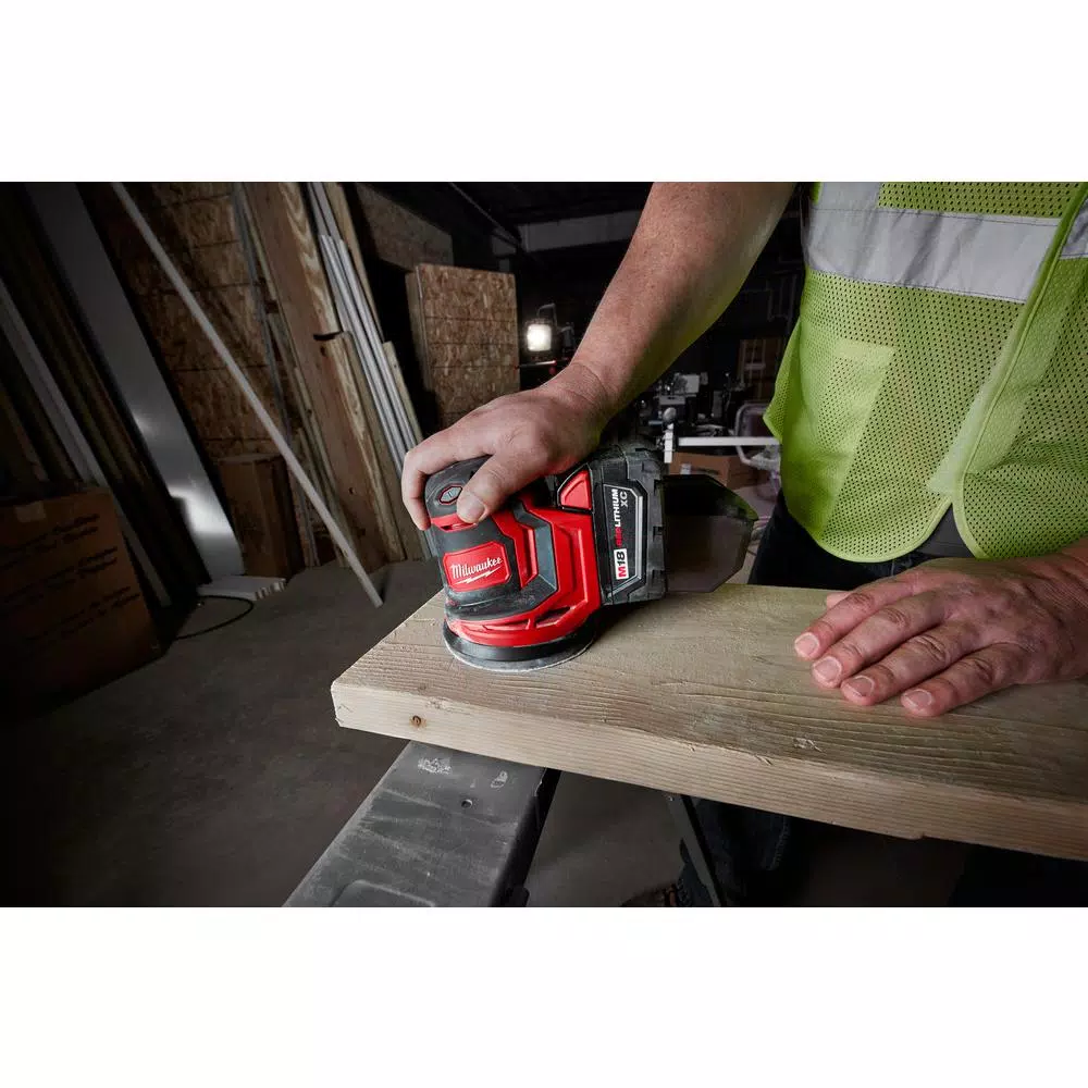 Milwaukee M18 18V Lithium-Ion 5 in. Cordless Random Orbit Sander Kit with 3.0Ah Battery, Charger and Bag