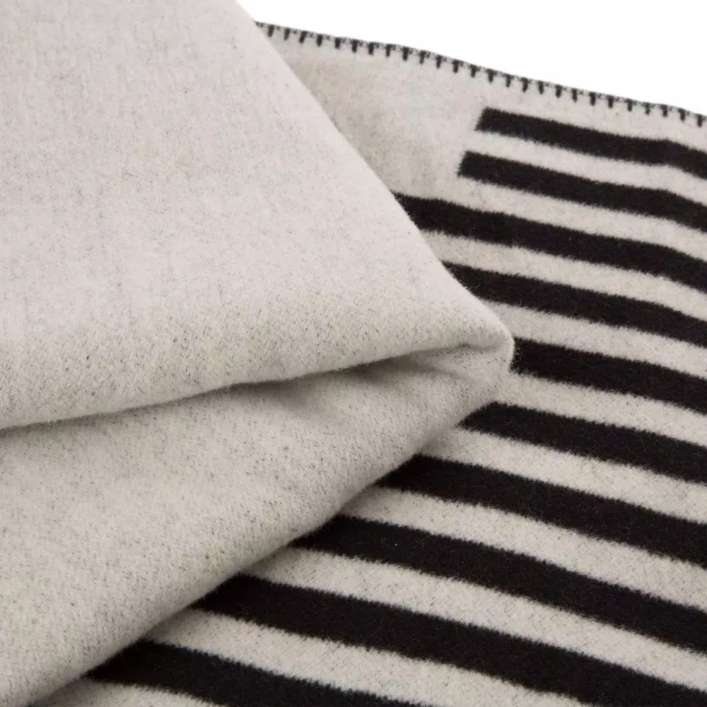 Glitzhome 60 x 50 in. Woven Cotton Geometric Jacquard Throw Blanket, Black and White