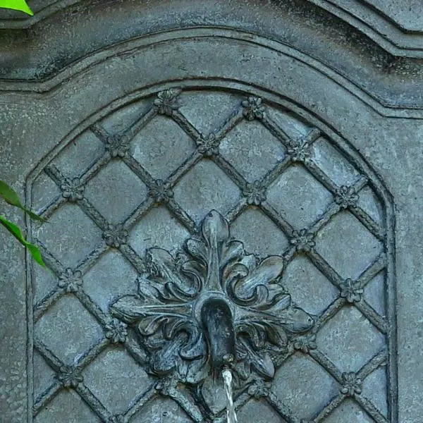 Sunnydaze Decor Rosette Resin Solar Outdoor Wall Fountain with Battery Backup and Lead Finish