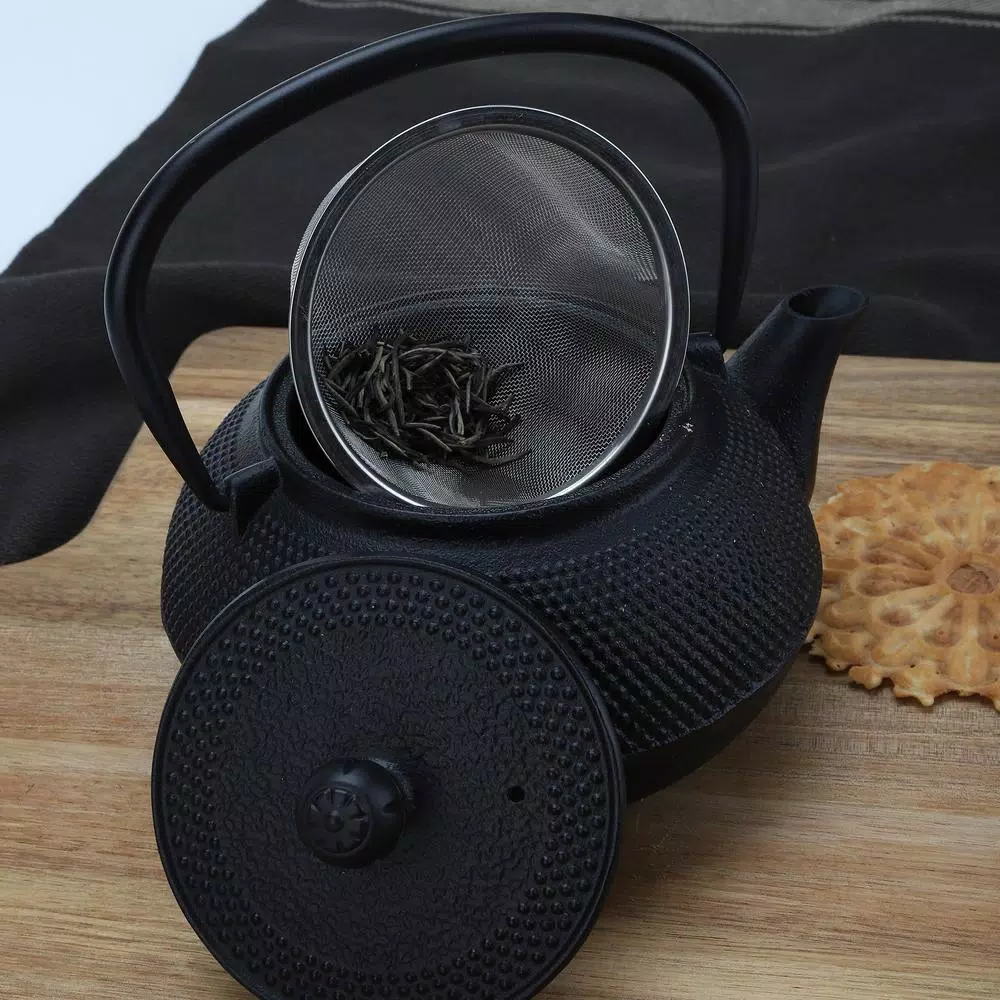 Mind Reader 2.5-Cup Black Japanese Style Cast Iron Tetsubin Teapot with Infuser