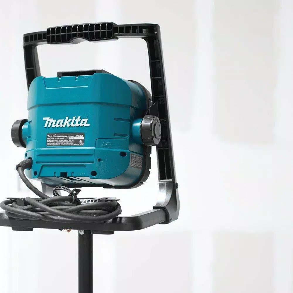 Makita 18V LXT Cordless/Corded LED Flood Light, 750 Lumens, DML805