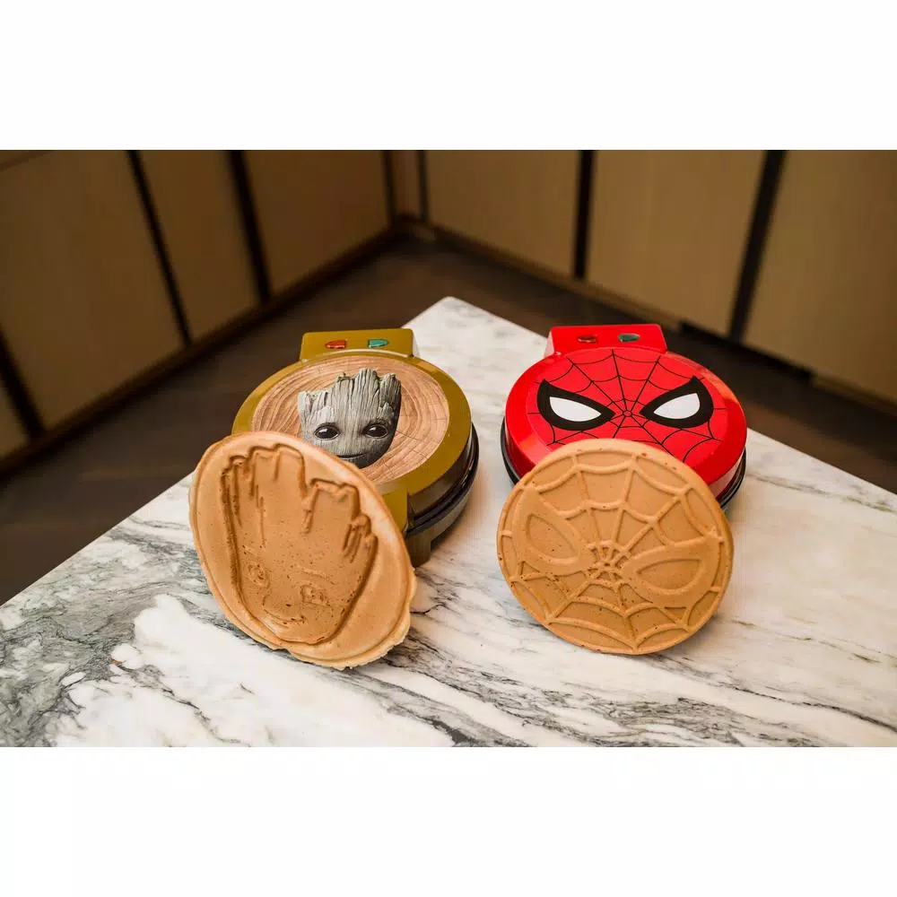 Uncanny Brands Marvel Spider-Man Red Waffle Maker - Officially Licensed American Style Waffle Iron