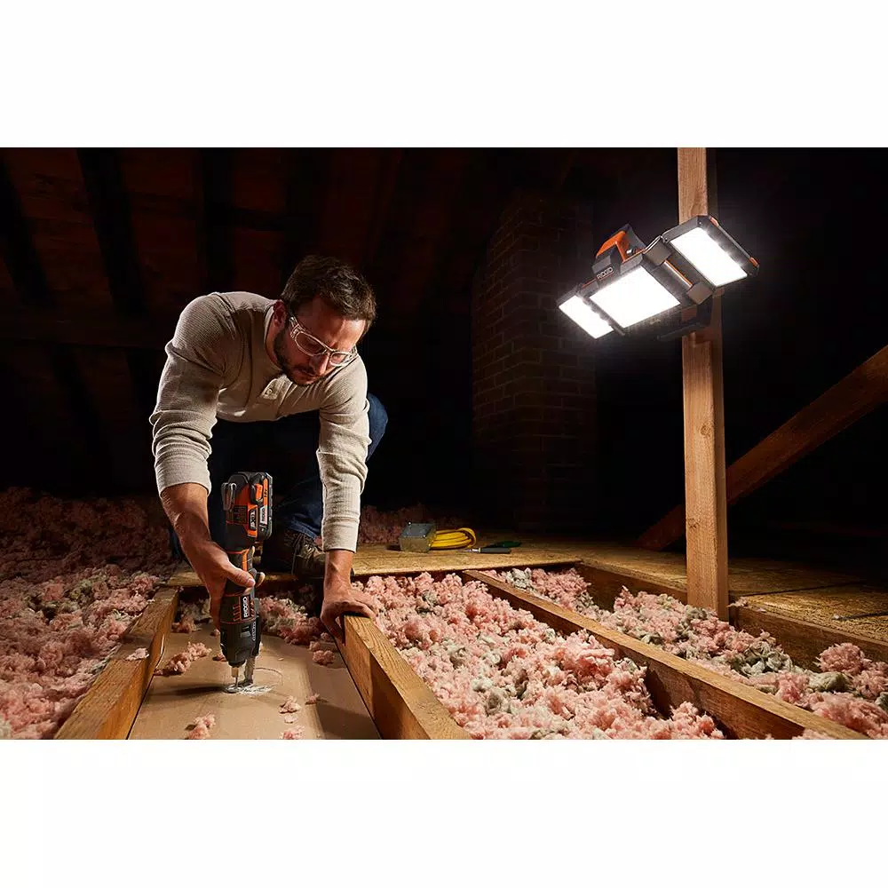 RIDGID 18V Cordless Hybrid Folding Panel Light with 1.5 Ah Lithium-Ion Battery, 2500 Lumens