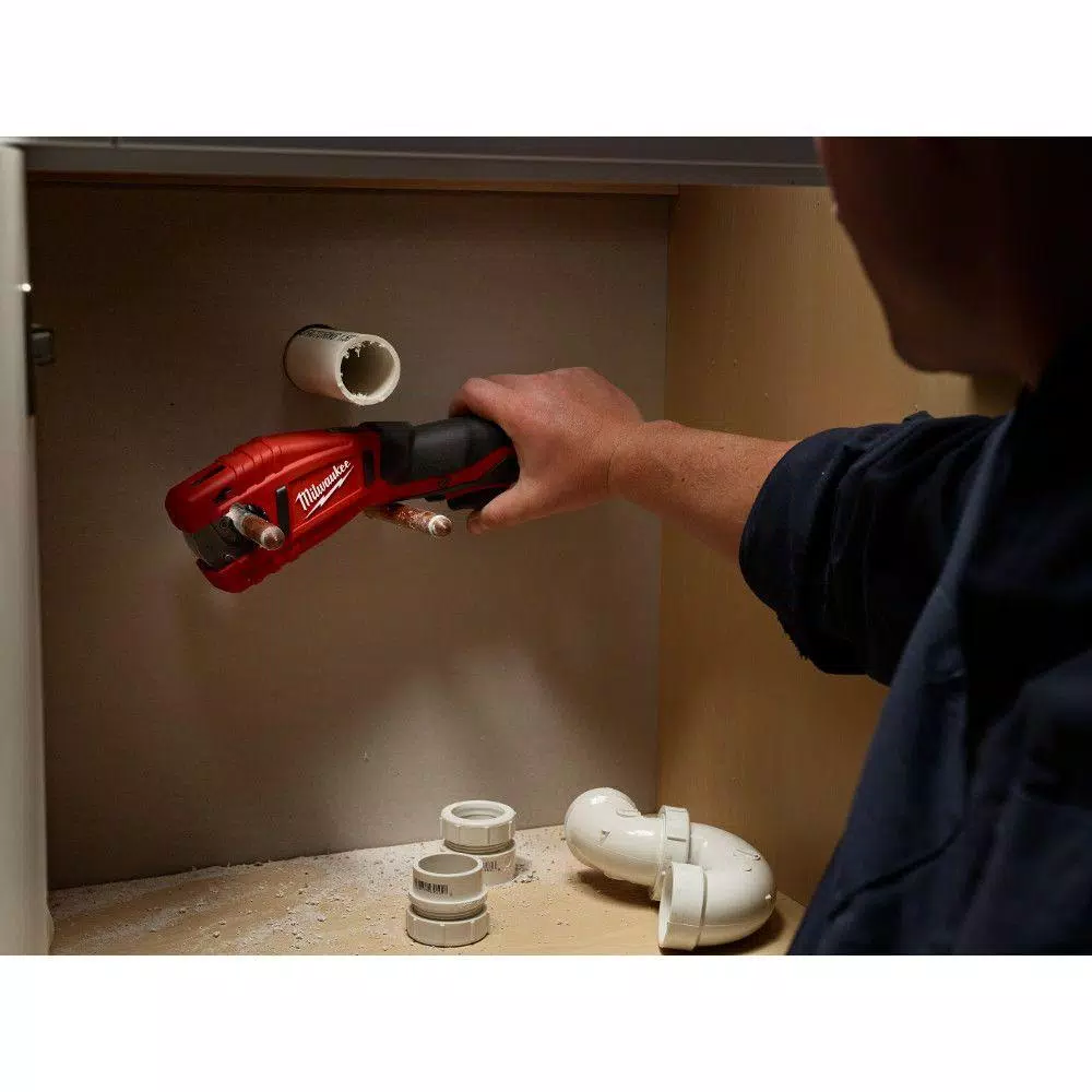 Milwaukee M12 12V Cordless Copper Tubing Cutter Kit with 1000 Lumen M12 ROVER Flood Light