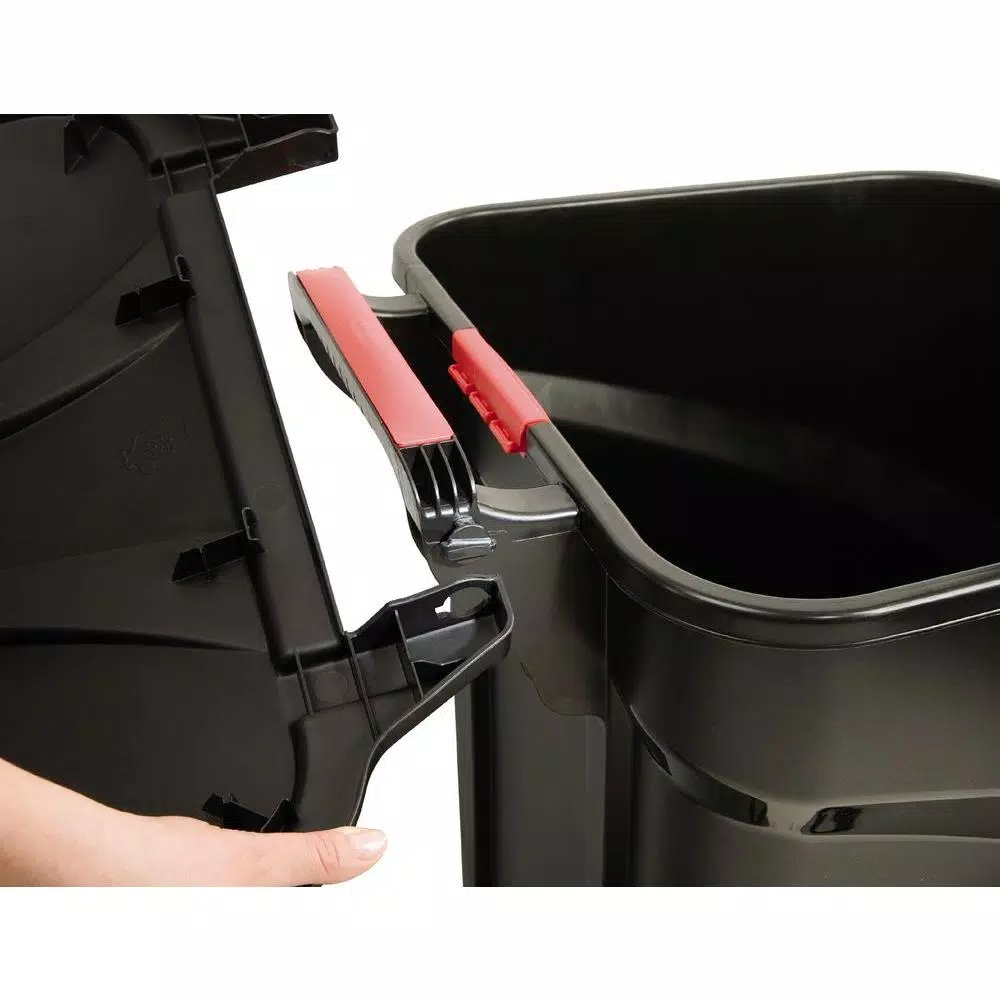 Rubbermaid Roughneck 45 Gallon Wheeled Trash Can Replacement Lid, Black