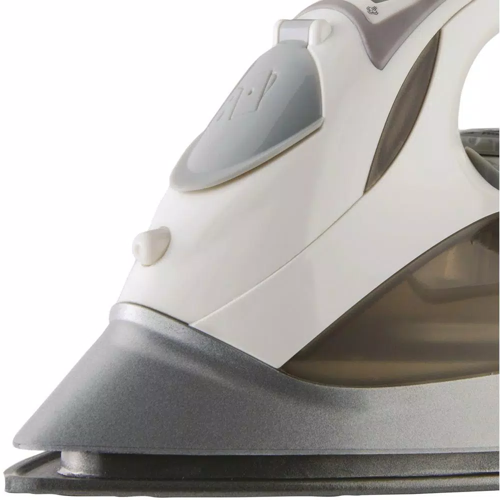 Brentwood Appliances 1200W Steam Iron with Retractable Cord and Non-Stick Soleplate