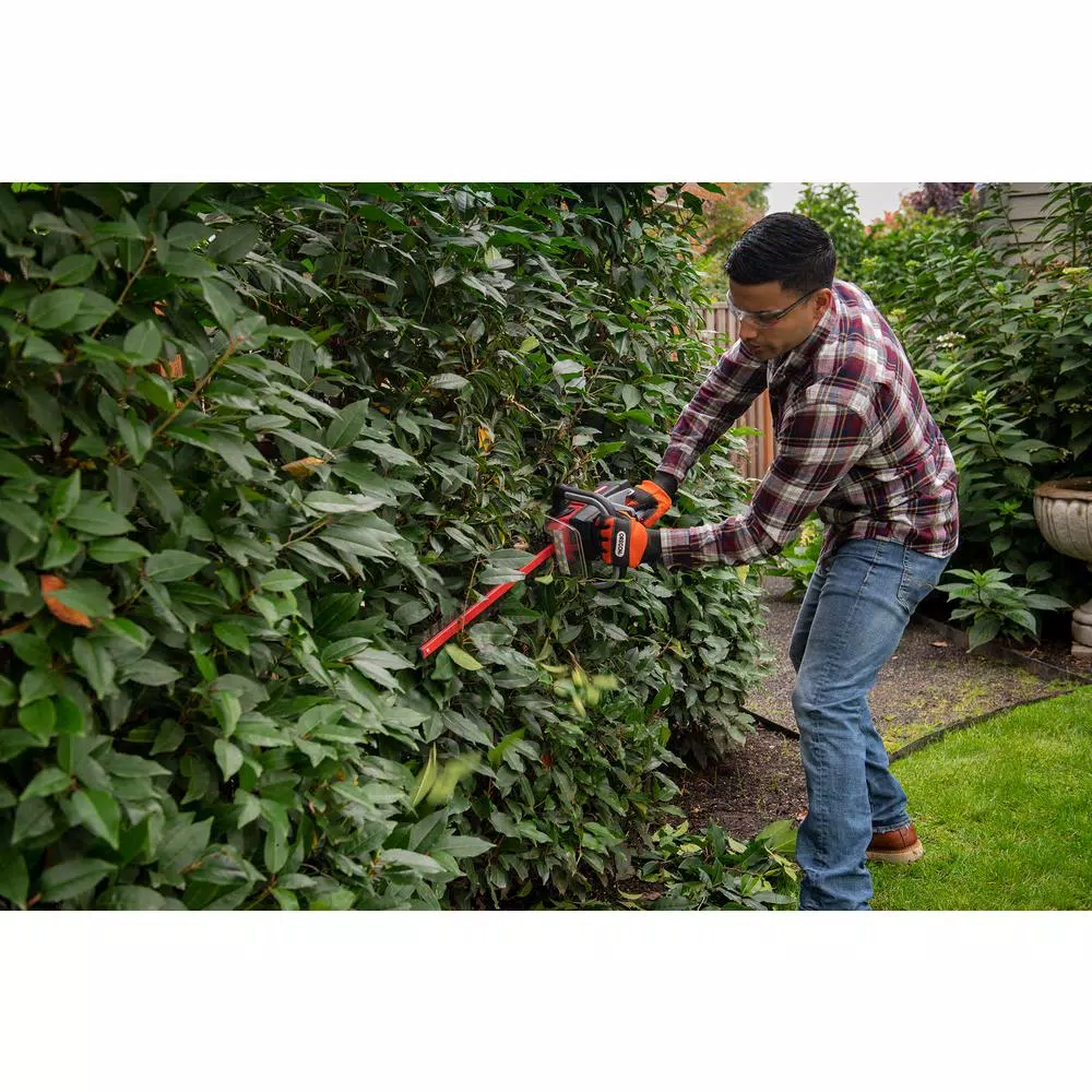 Oregon 40V Cordless Hedge Trimmer Kit with 2.6 Ah Battery and C650 Charger, 24 in. Laser-Cut Blades